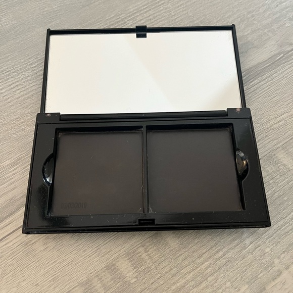 Mary Kay Compact w Mirror - Picture 2 of 3